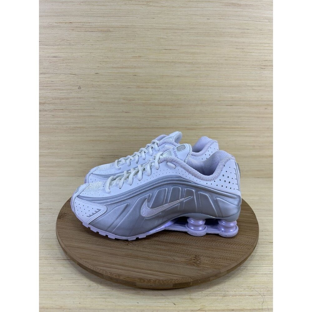 NEW Nike Shox R4 White Metallic Silver Athletic Shoes Womens Size 7.5